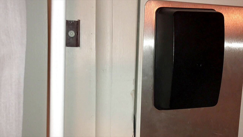 HUMLIATION AND SPANKING PORN: Ponižování v hotelu s motorkářem v fetišových oblečeních