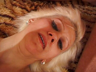 Java Consulting: Blonde mature gets her hairy cunt shaved and slammed