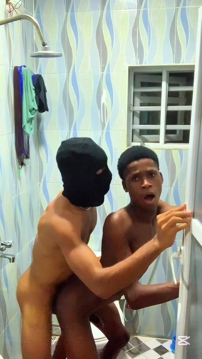 BLACKSHOOTERR: Giovane Ragazzo È Stato Scopato Dentro.. Bagno, Soggiorno E Cucina