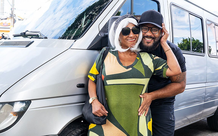 MaturePickup: Donnona nonna lo prende in nel mio autobus