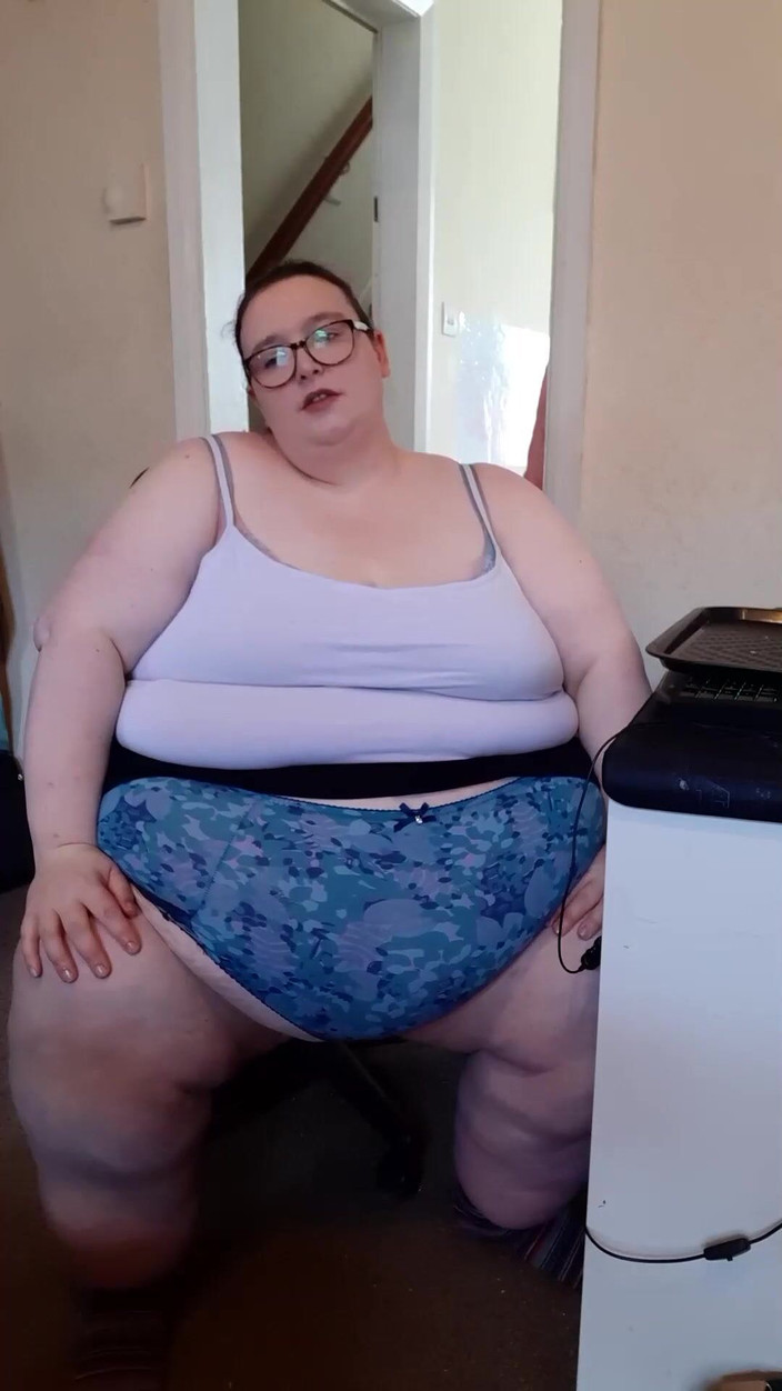 SSBBWLadyBrads: Ssbbw savurează gogoase de la șeful ei