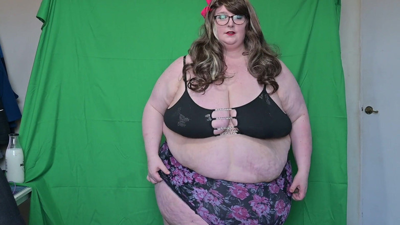 SSBBWLadyBrads: Nsfw fetter strip in den bikini