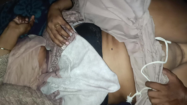 Bhabhi UP: 我的继兄弟交了朋友。