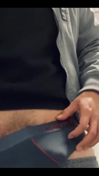 UnderXiaoQiang: Poprvé na veřejné toaletě