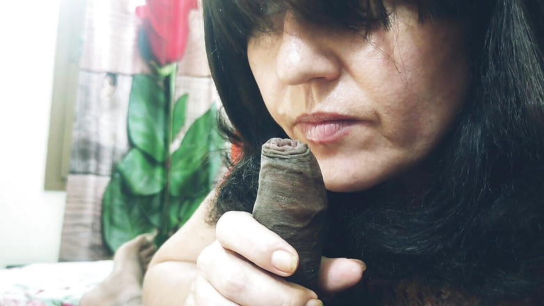 Bolly Karma: Mama vitregă curvă vrea pula mea de zi cu zi