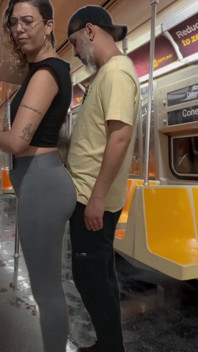 Studentin bekommt sperma im New Yorker U-Bahn-zug.