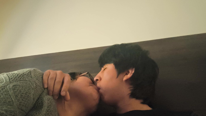 Moo DBOXXX: Ibu tiriku yang nakal ini pengen banget crot di dalam...