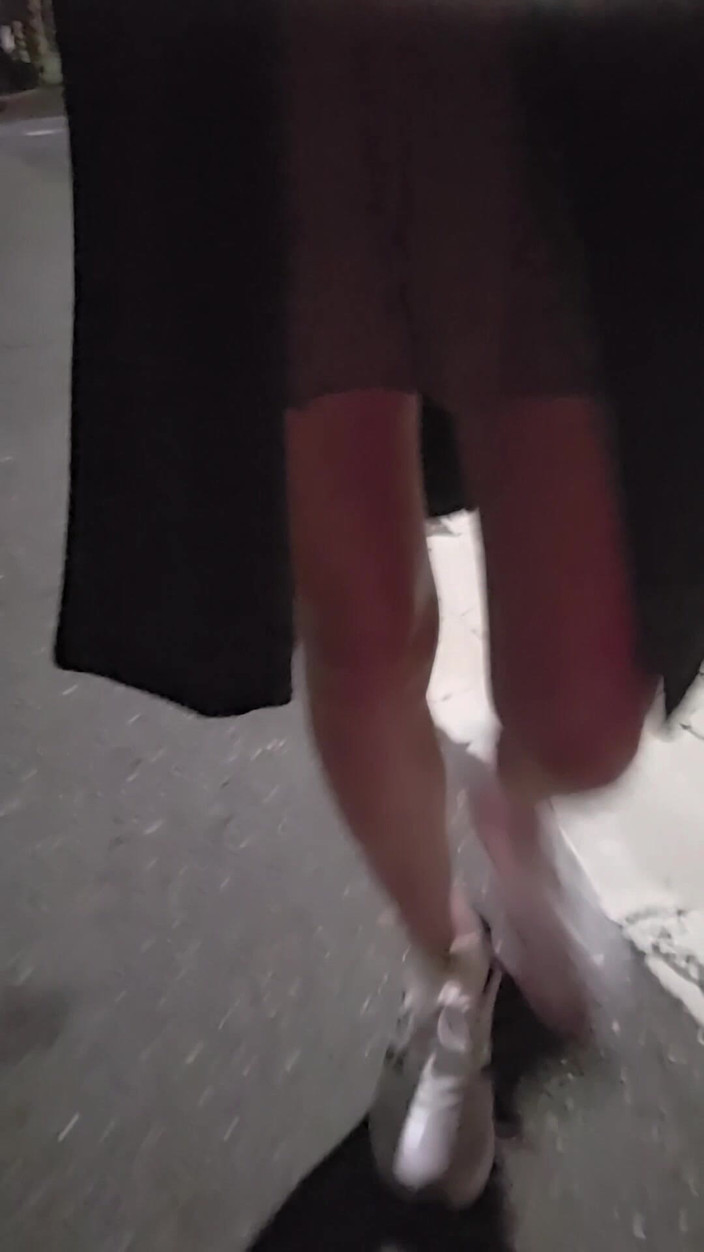 Taiwancdgirl: Mini eteğin altında çok düşündürücü bir sahne var