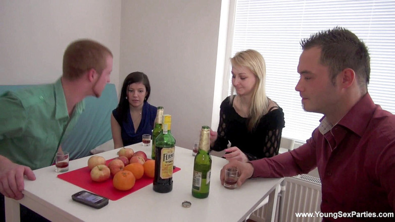 Young Sex Parties: 和邻居做爱