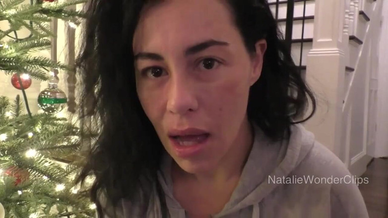 Natalie Wonder: クリスマスツリーのすぐ下で義理の男の子と新しい休日の思い出を作る