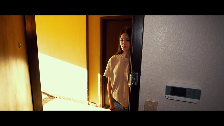 Teddy Tarantino: Het liten 22 år gammal Sophie Tyler knullas i billigt motell av...