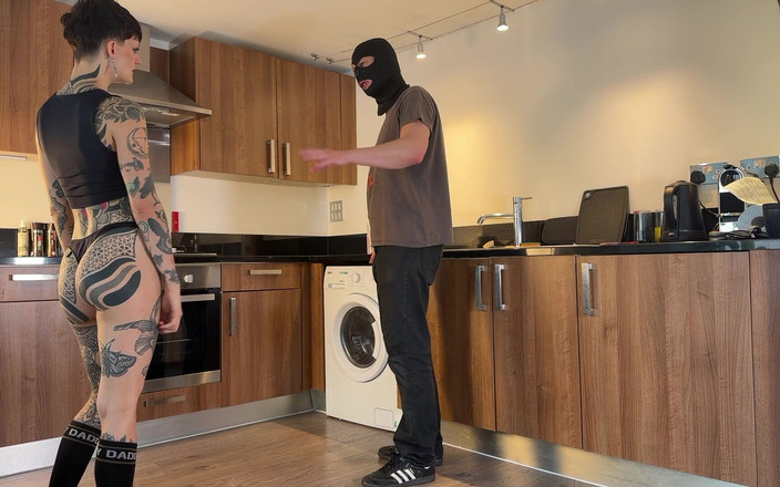 MistressAe: Opraváře past opravit nebo fistovat