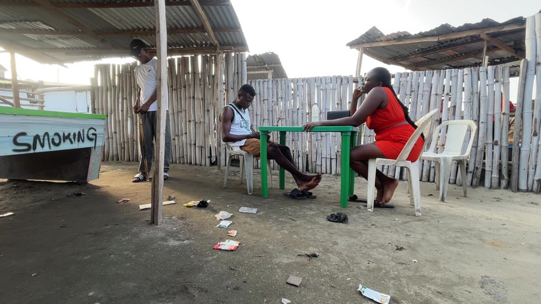 Creamyshuga: Jego dziewczyna szuka innego mężczyzny, który tak bardzo ją pieprzy