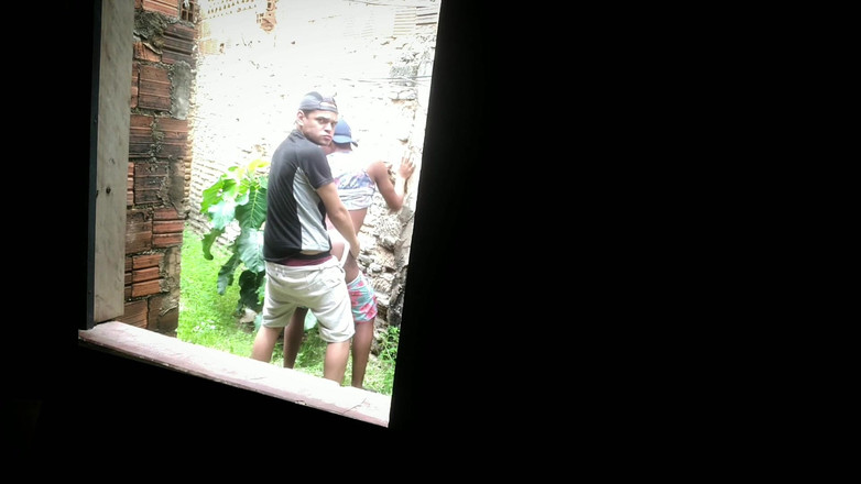 MiguellTrajano: Pria pengantar barang ngikutin pelanggannya ke tempat yang ditinggalkan untuk...