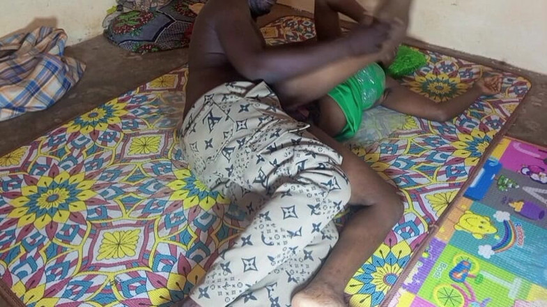 Pornsexlive: Penyewa mengongkek isteri tuan rumahnya