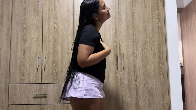 EMY_AND_JONH: Przyrodnia siostra prosi o przysługę, że nagrywa swoje ćwiczenia na TikTok i...