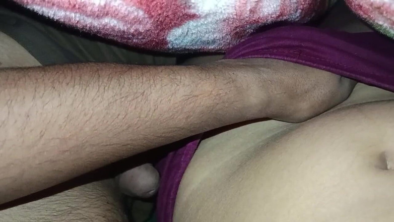 Raani16: 在大学宿舍指交我的女友阴户