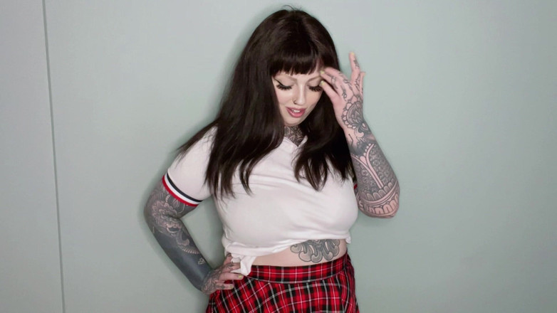 Miss Valentina: Umilire cu bătăuș la facultate