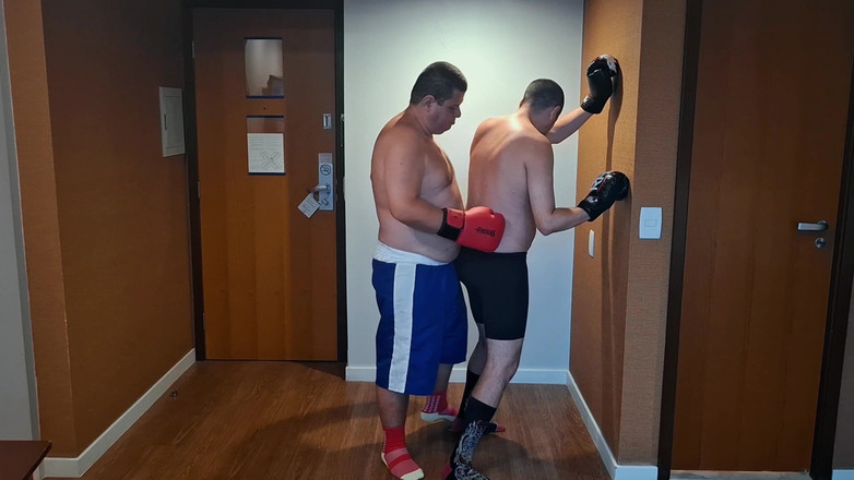 Punchbagplz: Пухлий ведмідь боксер проти Jobber