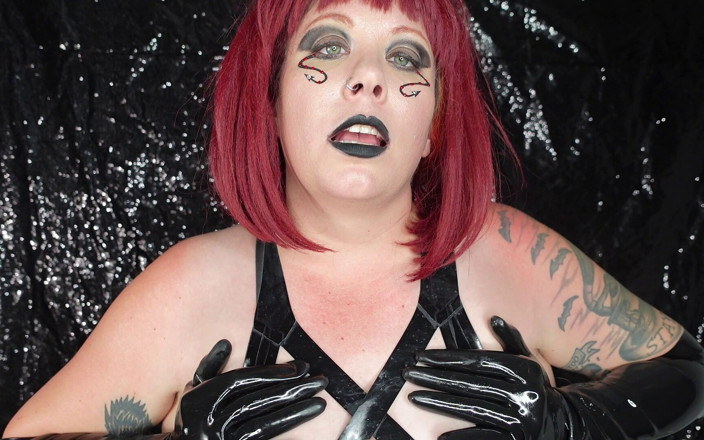 Deanna deadly: Viktminskning förbannelse från demoness i latexhandskar