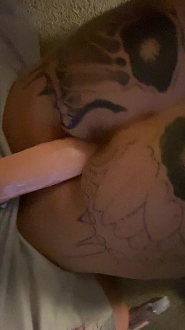 MzKiTTy91: Grote reet pawg-vrouw neemt alleen de fooi