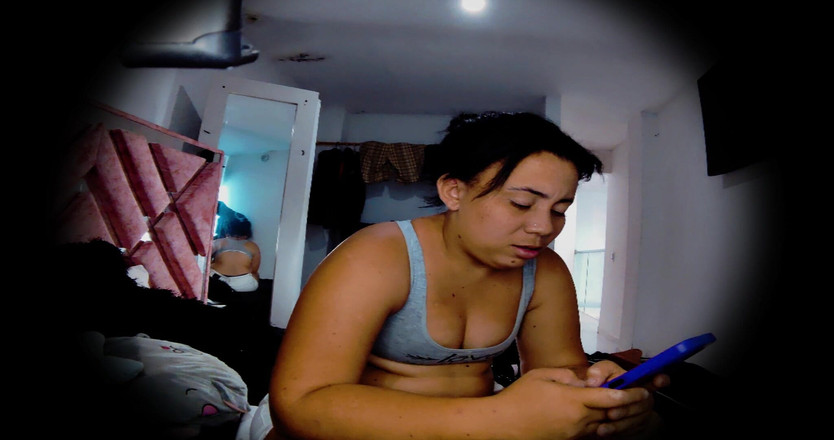 PABLO N3GROBAR: Nana si spoglia per lo Spettacolo