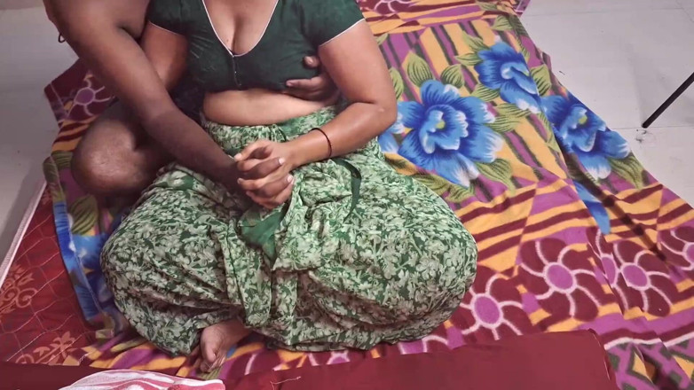 Sexy sindu: Bhabhi montel Sindu berkongkek dengan saya di rumah