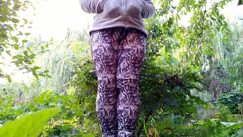Elena: My golden nectar for you outdoors in yoga pants.