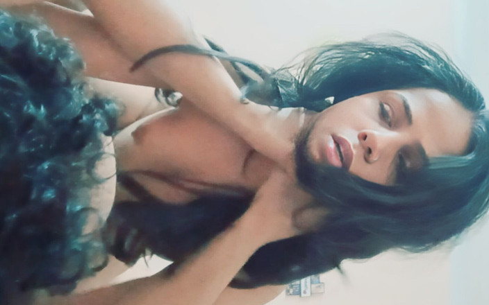 Hot Sis: Latika seks üvey erkek kardeş büyük yarak amına boşalıyor