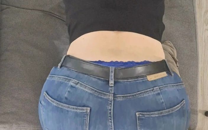 Sofy13: Kamu suka pantat bahenol wanita dewasaku