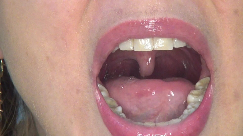 Angel eyes studio: Nuốt một con lolipop bằng một cây gậy