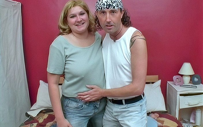 British Sex Films: Rubia regordeta y gordita es follada por un hombre flaco