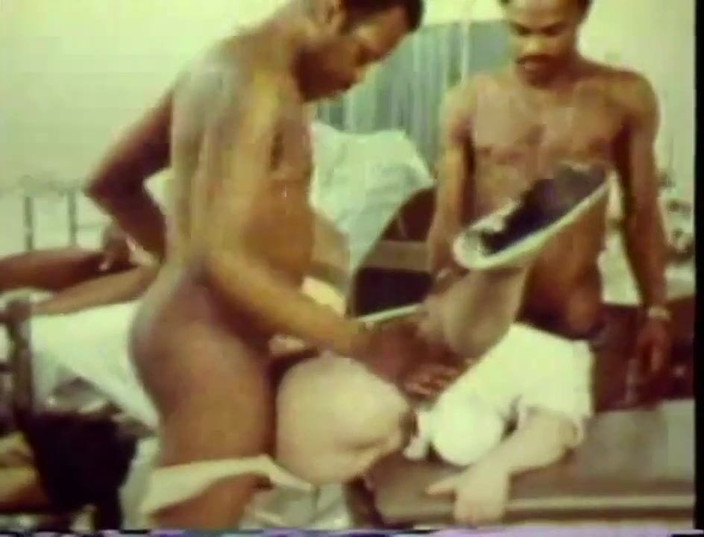 Vintage megastore: Hai anh chàng da đen đụ cô y tá mũm mĩm