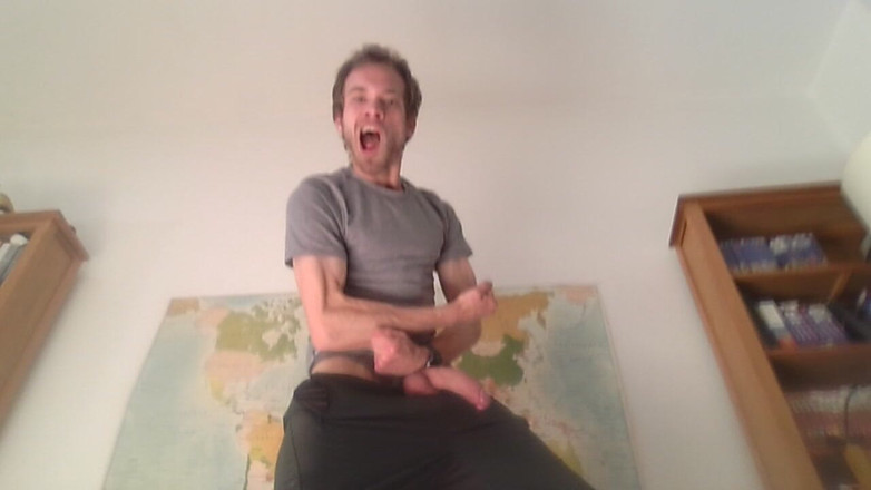 XlPmml: Goon bator senza cervello piscia su tutto il pavimento