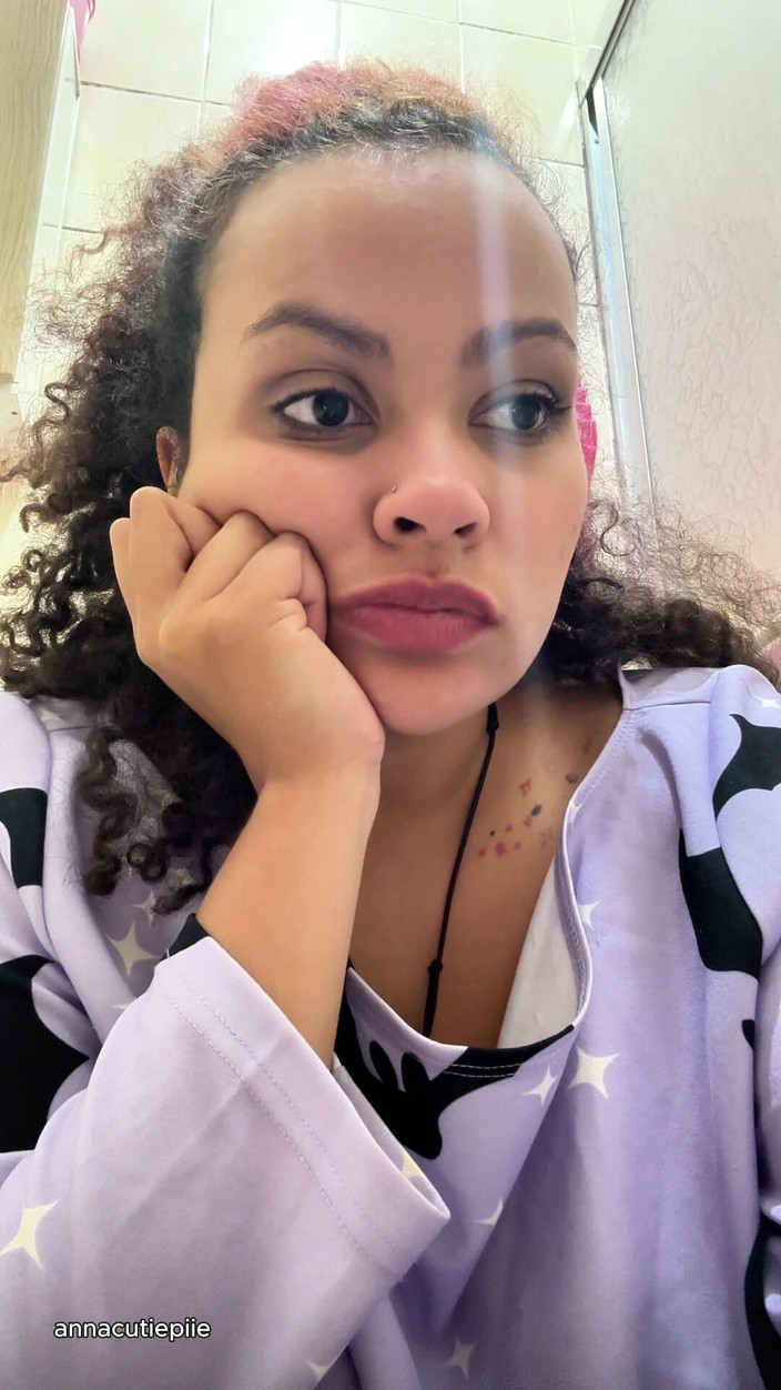 Cutiepiie Chubby: Gadis sange ini lagi asik dan di toilet!