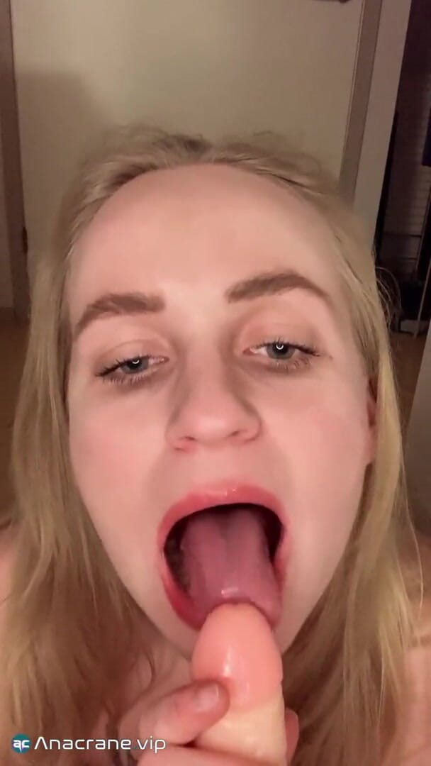 Ana Crane: Juicy slut with natural tits handjob and sucks dildo on...