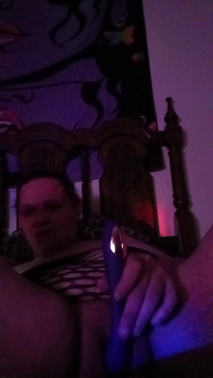 Mz squirt 4 u: 이 뚱뚱한 보지를 가지고 노는 중