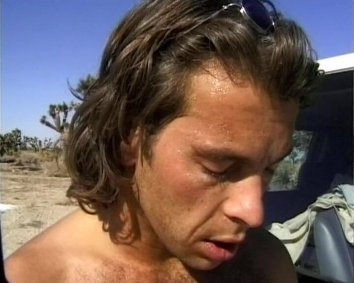 German Homemade: Penumpang jerman yang nakal ini mengisap dan menunggangi kontol pengemudi