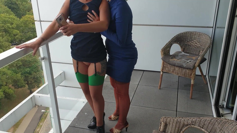 Wanilianna: Lesbian delights in stockings