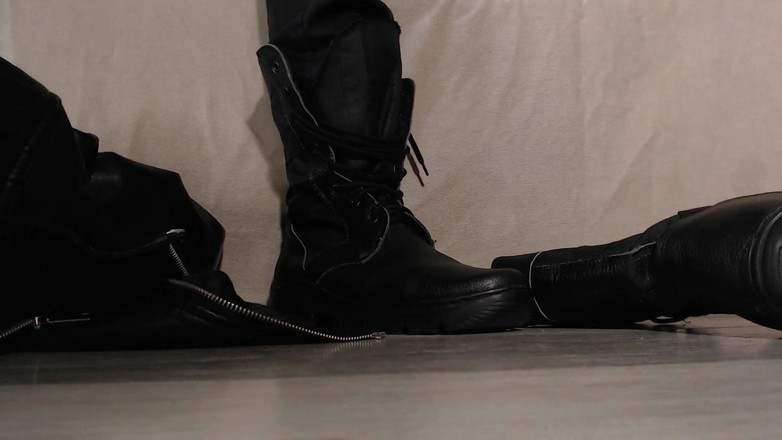 Hunky time: Alpha menanggalkan gearnya