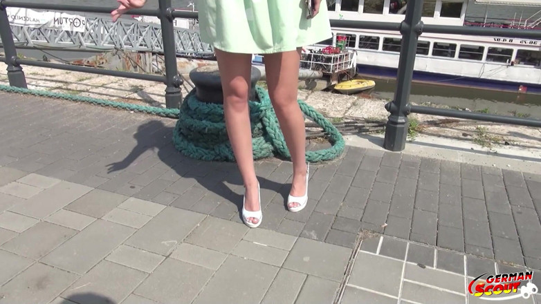 German Scout: Německá skautka - roztomilá holka Mia vyzvednutá a první anální šukání na...