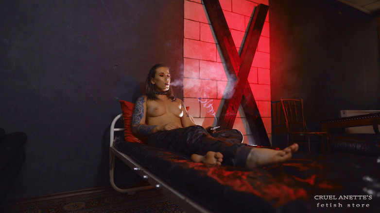 Cruel Anettes fetish world: 最后几根香烟
