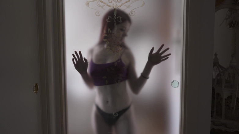 Dolls Cult: Mă excit atât de mult încât te tachinez cu corpul meu...