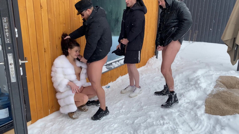 Kate Rich studios: 눈 속에서 임산부를 따먹는 남자 그룹