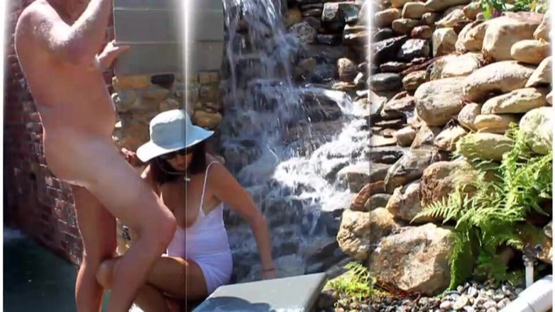 Candi Annie: Spaß Outdoor-fick Im Springbrunnen - Candi Annie