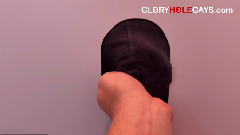 GLORYHOLEGAYS: 他的第一次寻欢洞高潮 - 他无法停止