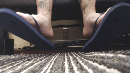 Abby Anna: Navy toe play em chinelos