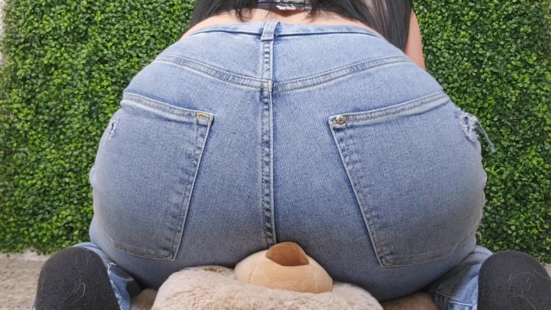 Julia Ryan: Beary Satisfied