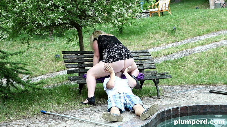 Plumperd: 业余 bbw domme 由 plumperd