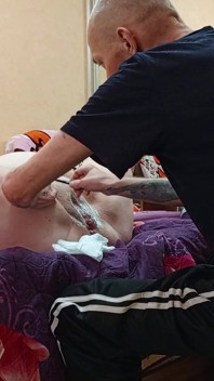 Shaved His Girlfriend's Meaty Pussy Then Did a Fisting Before Squirting